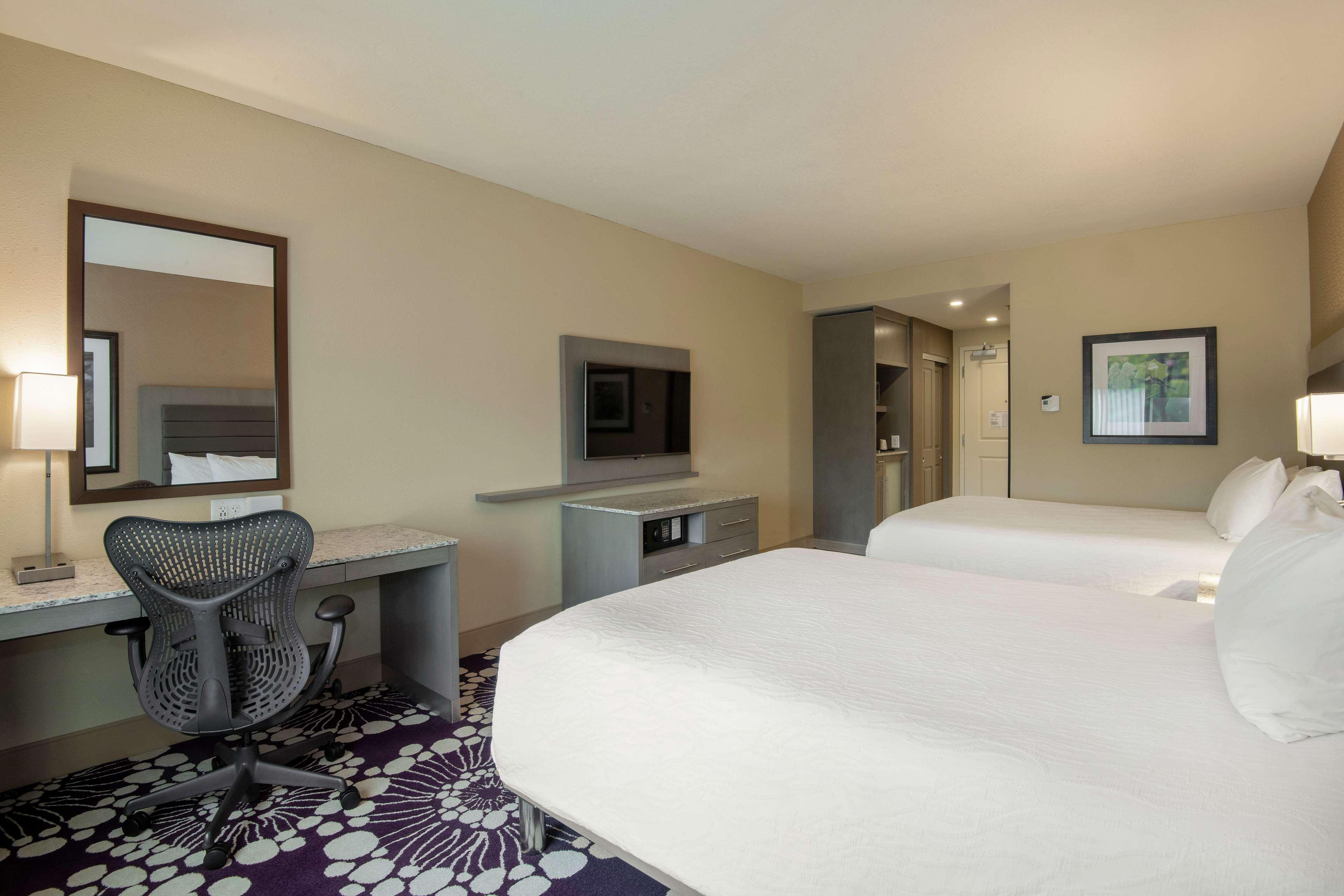 Hilton Garden Inn Raleigh/Crabtree Valley Esterno foto