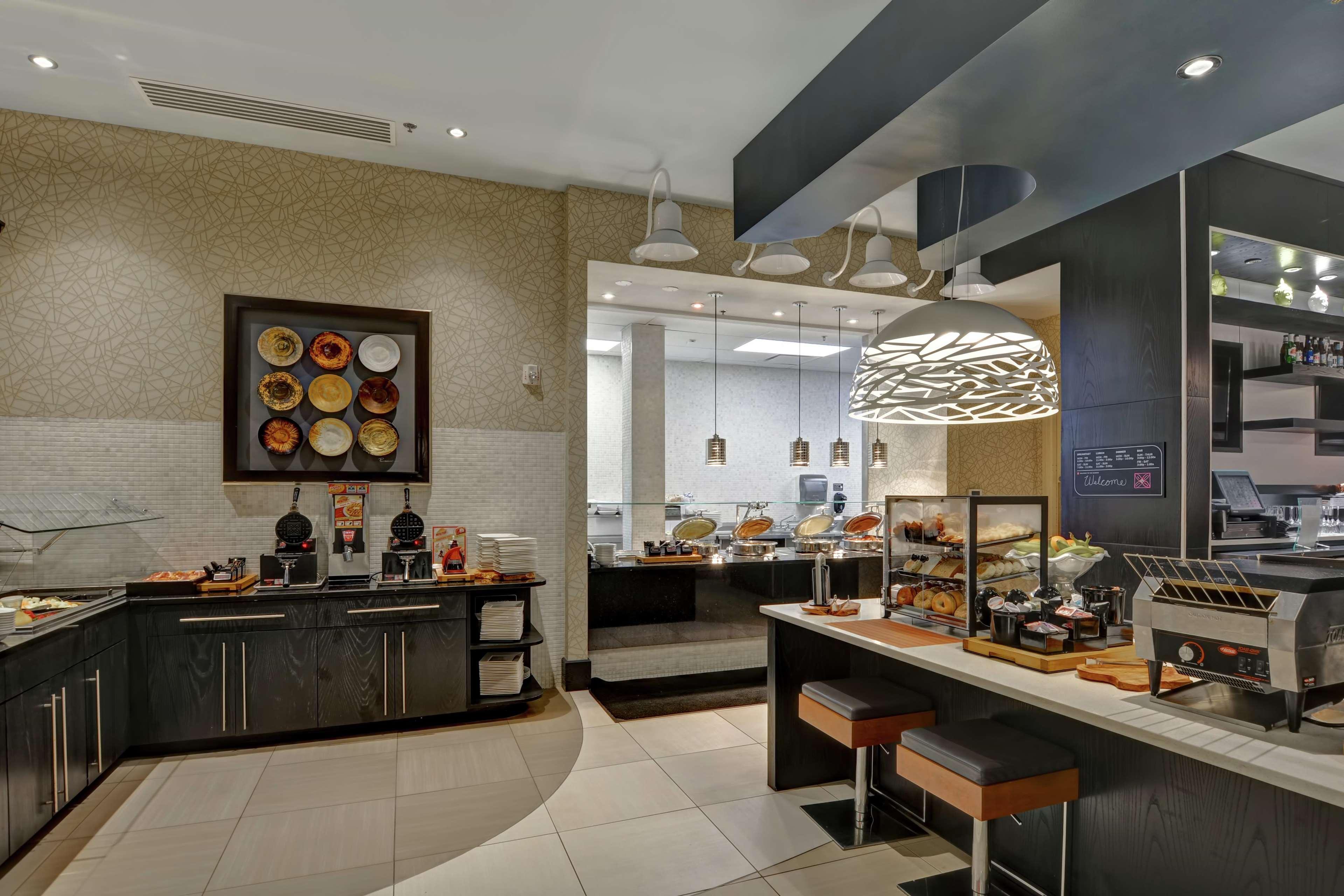 Hilton Garden Inn Raleigh/Crabtree Valley Esterno foto