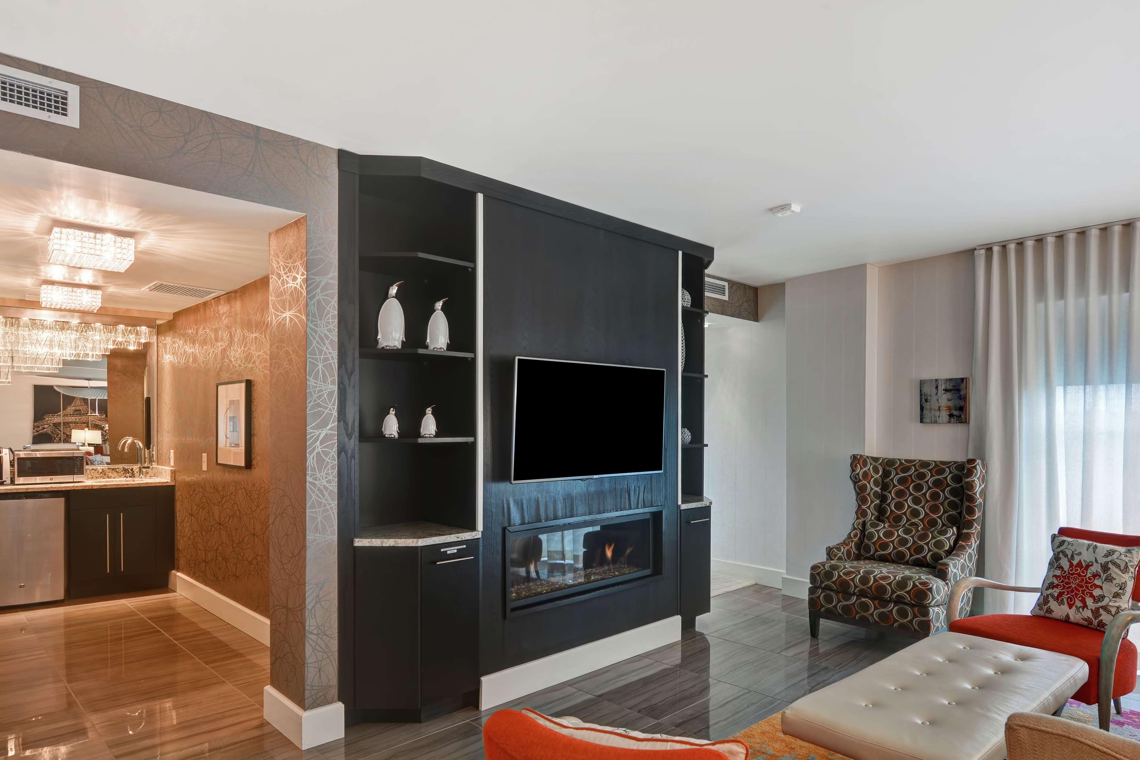 Hilton Garden Inn Raleigh/Crabtree Valley Esterno foto