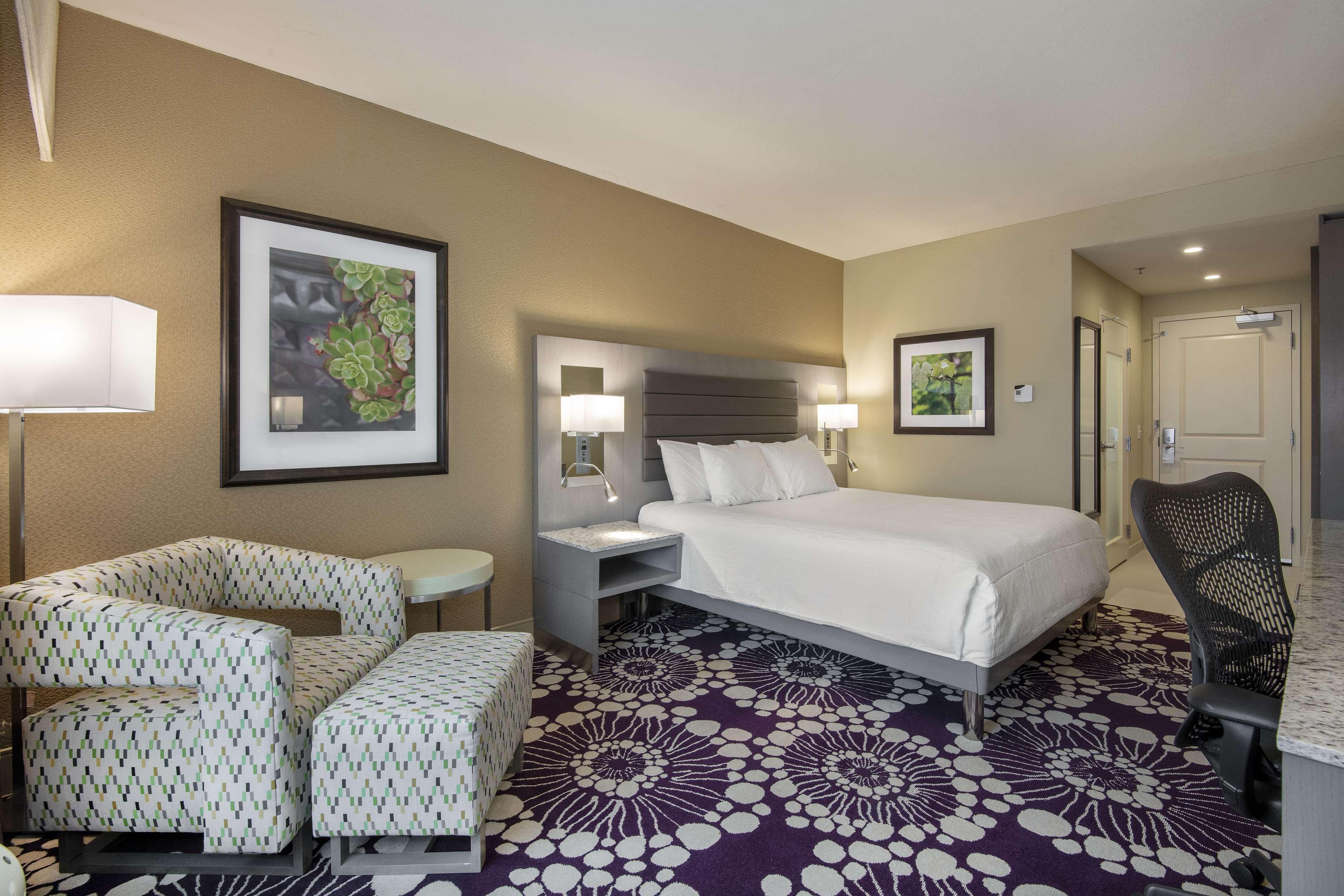 Hilton Garden Inn Raleigh/Crabtree Valley Esterno foto