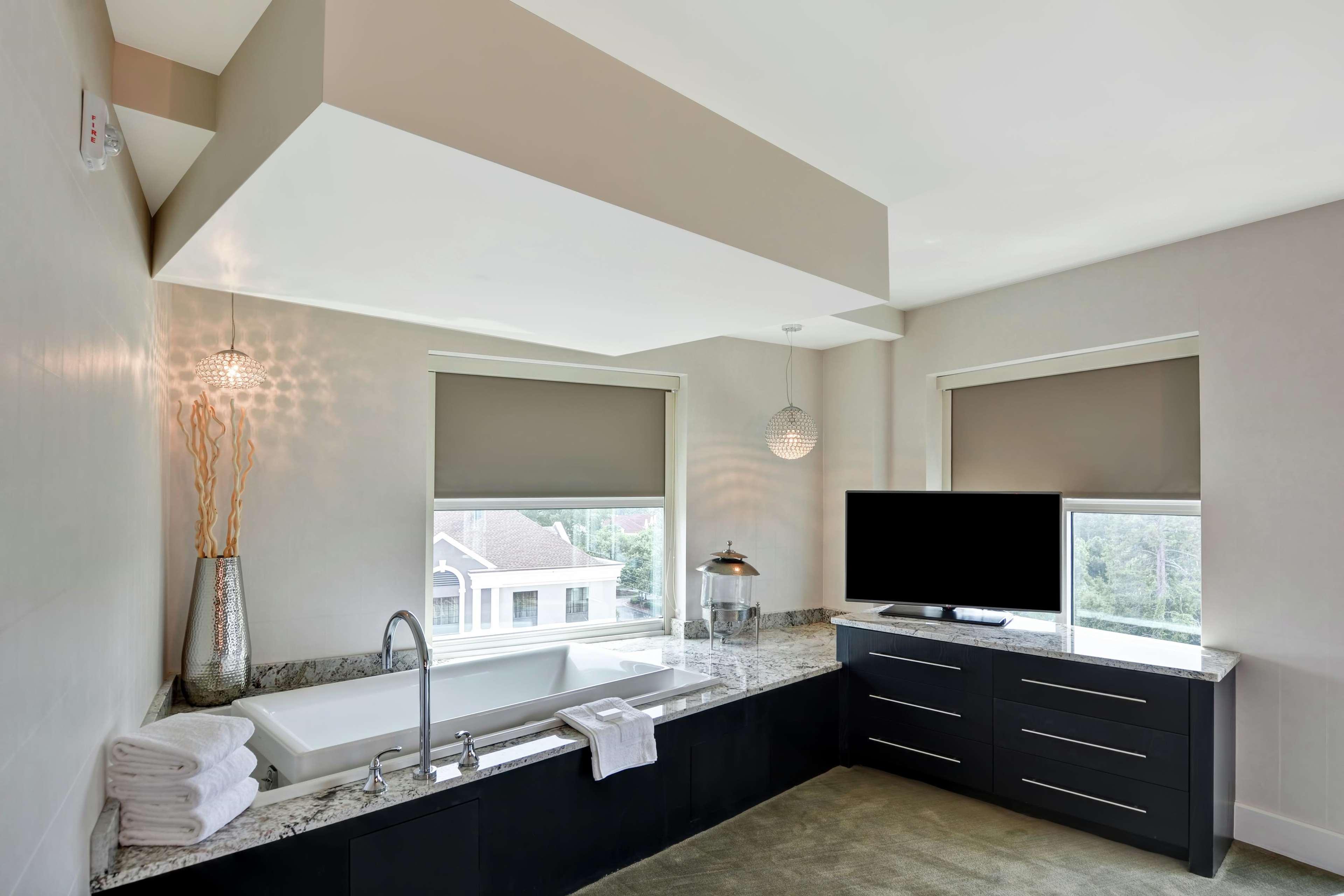 Hilton Garden Inn Raleigh/Crabtree Valley Esterno foto