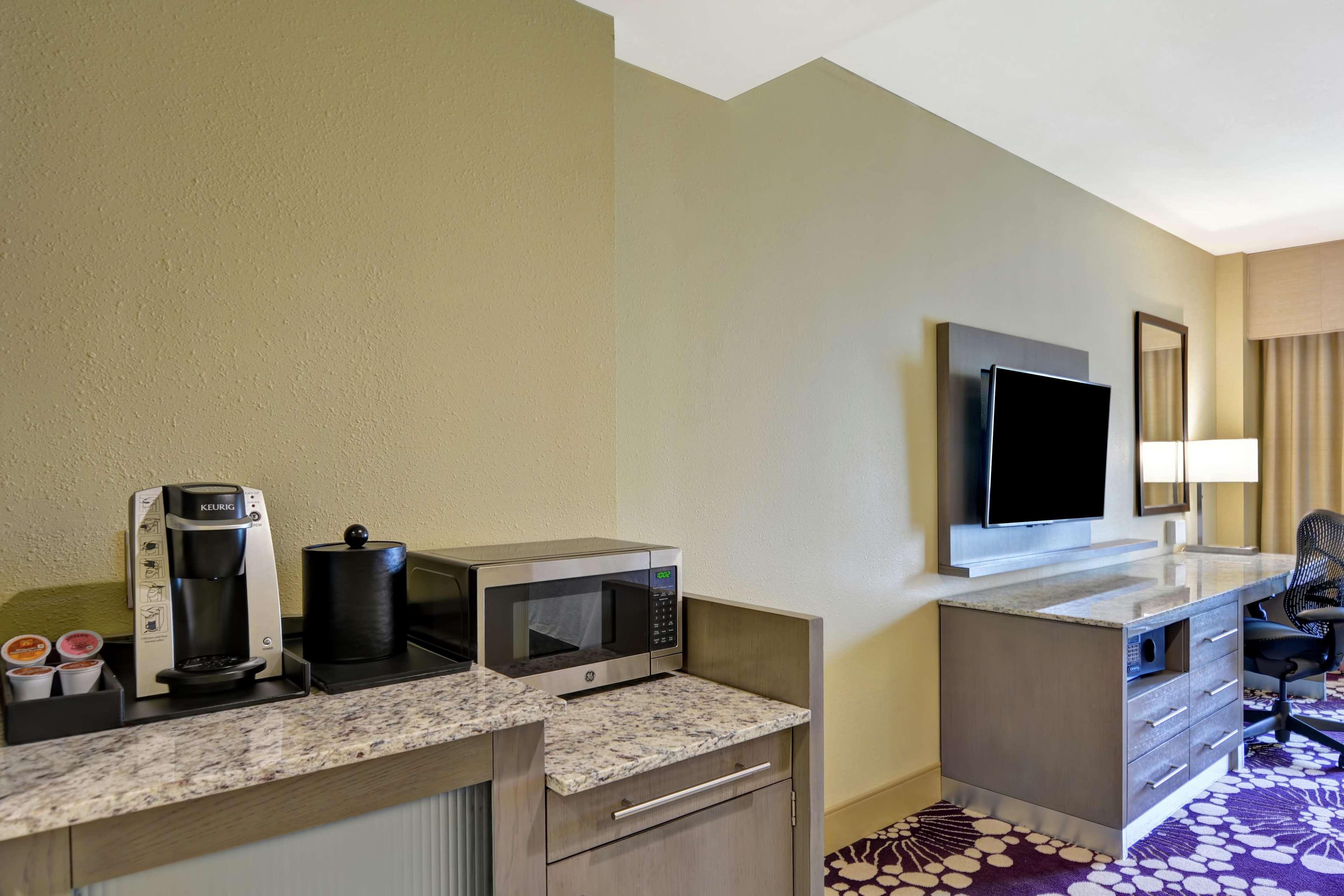Hilton Garden Inn Raleigh/Crabtree Valley Esterno foto