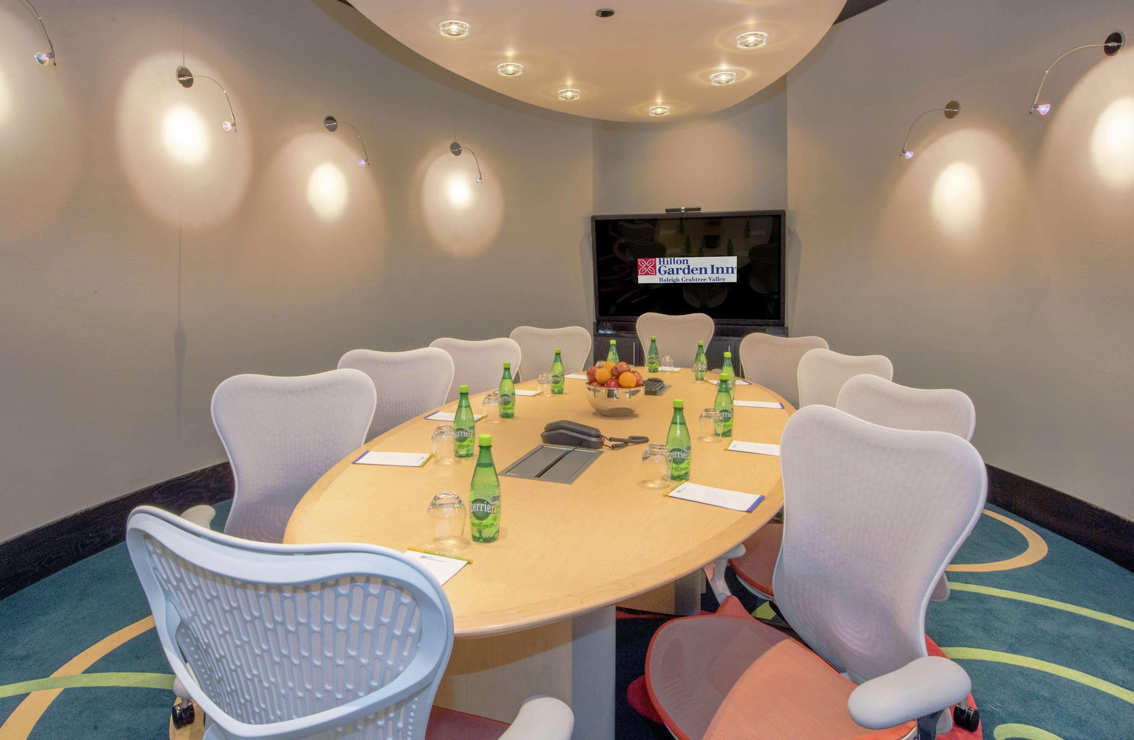 Hilton Garden Inn Raleigh/Crabtree Valley Esterno foto