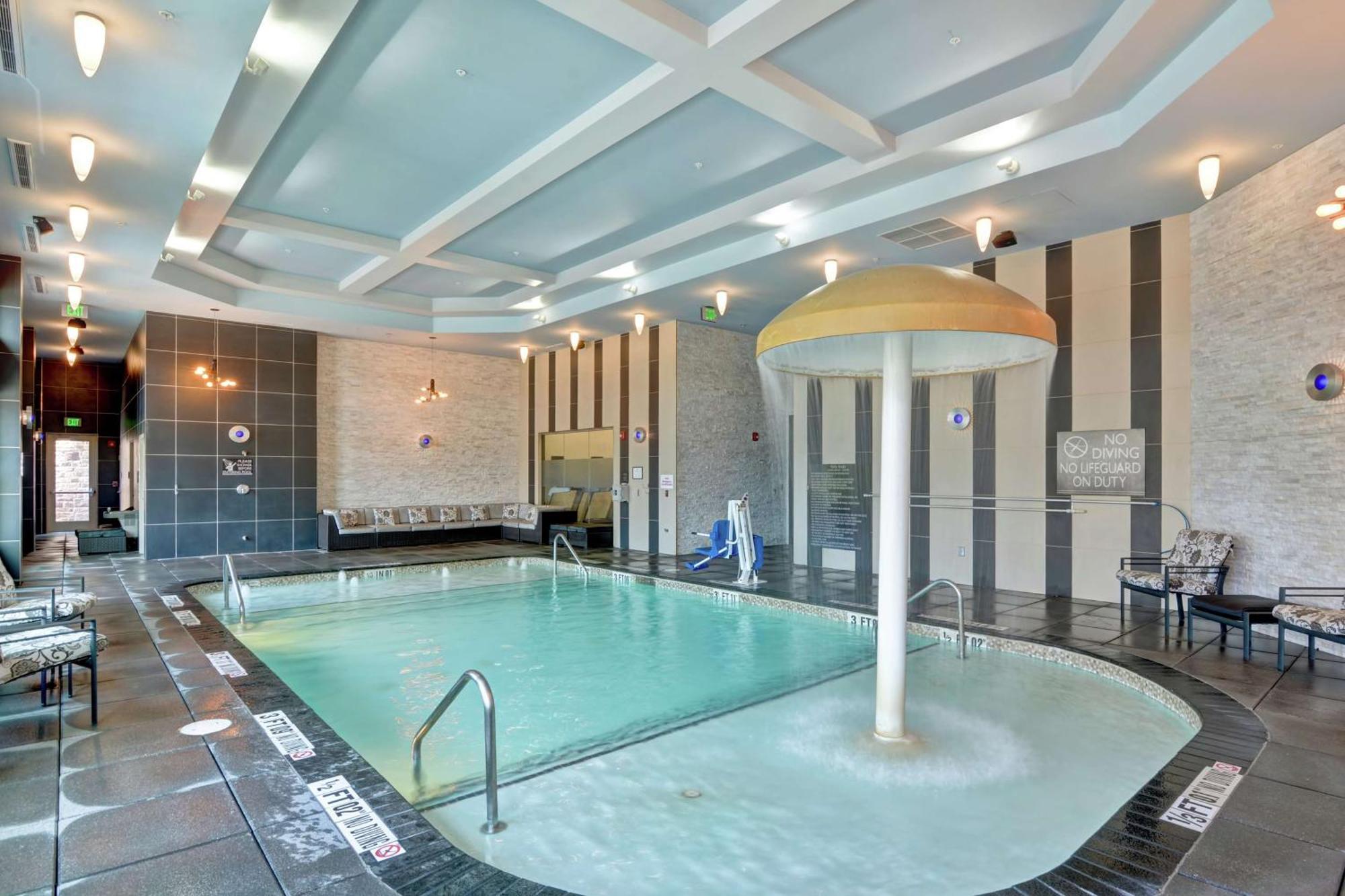Hilton Garden Inn Raleigh/Crabtree Valley Esterno foto