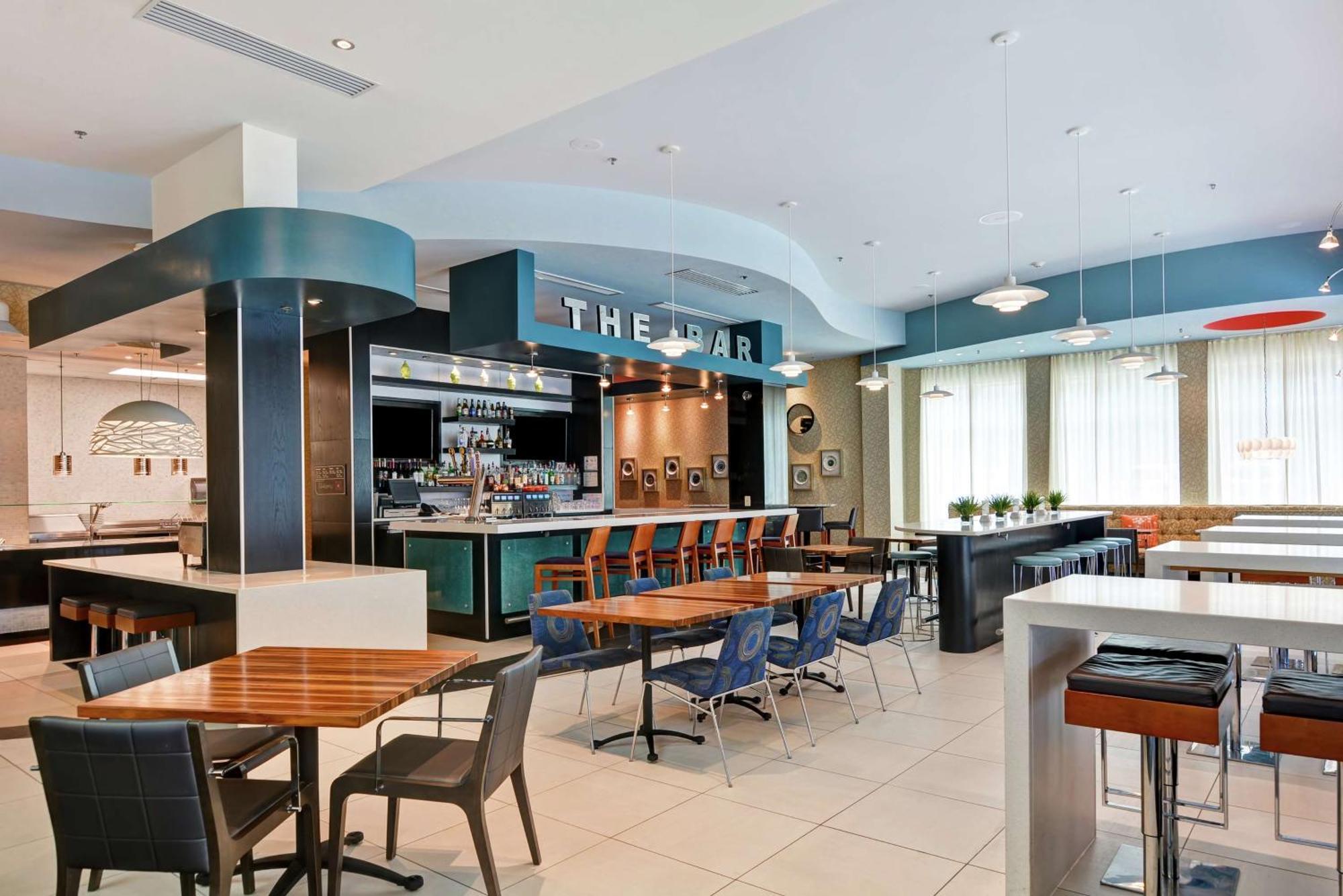 Hilton Garden Inn Raleigh/Crabtree Valley Esterno foto