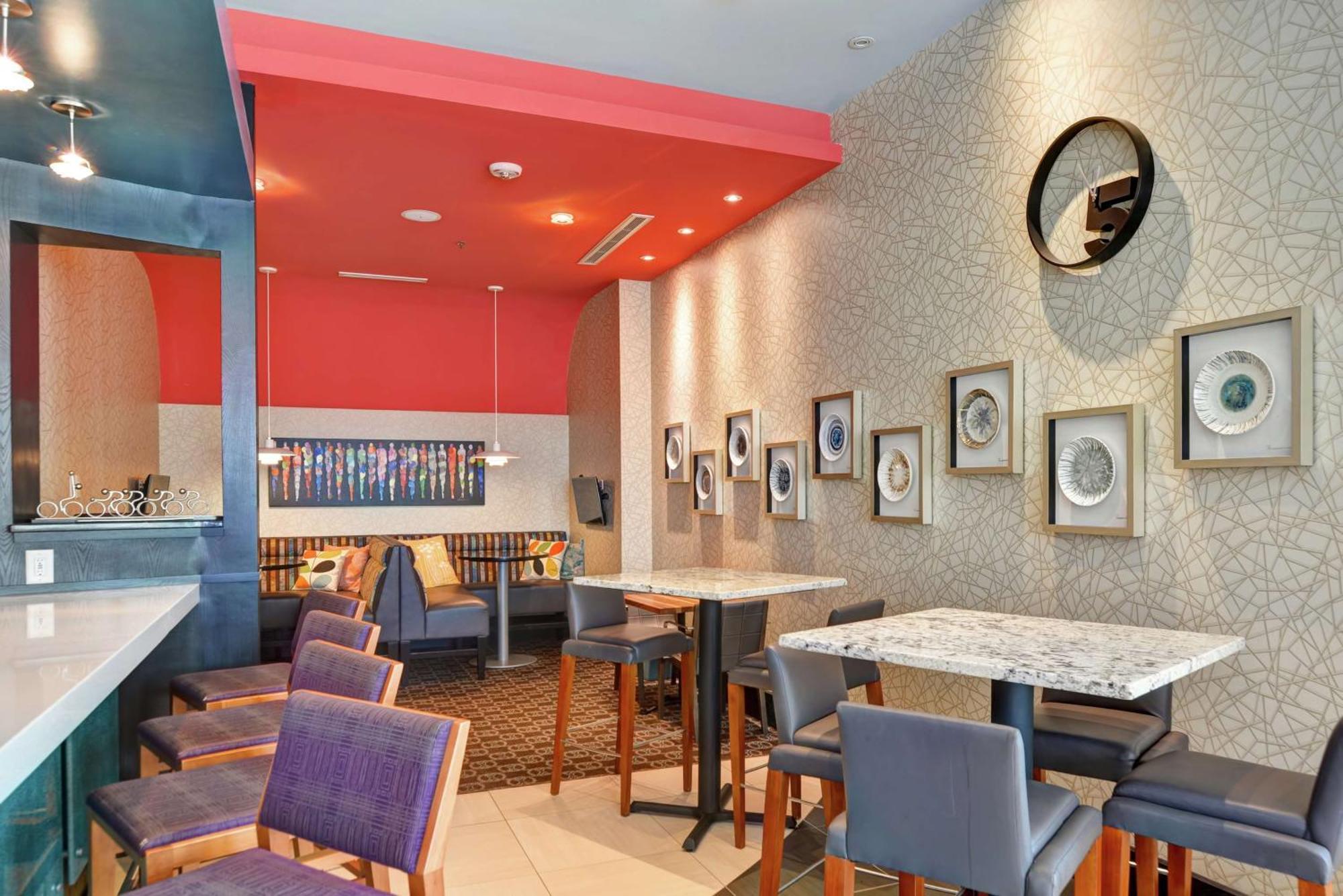 Hilton Garden Inn Raleigh/Crabtree Valley Esterno foto