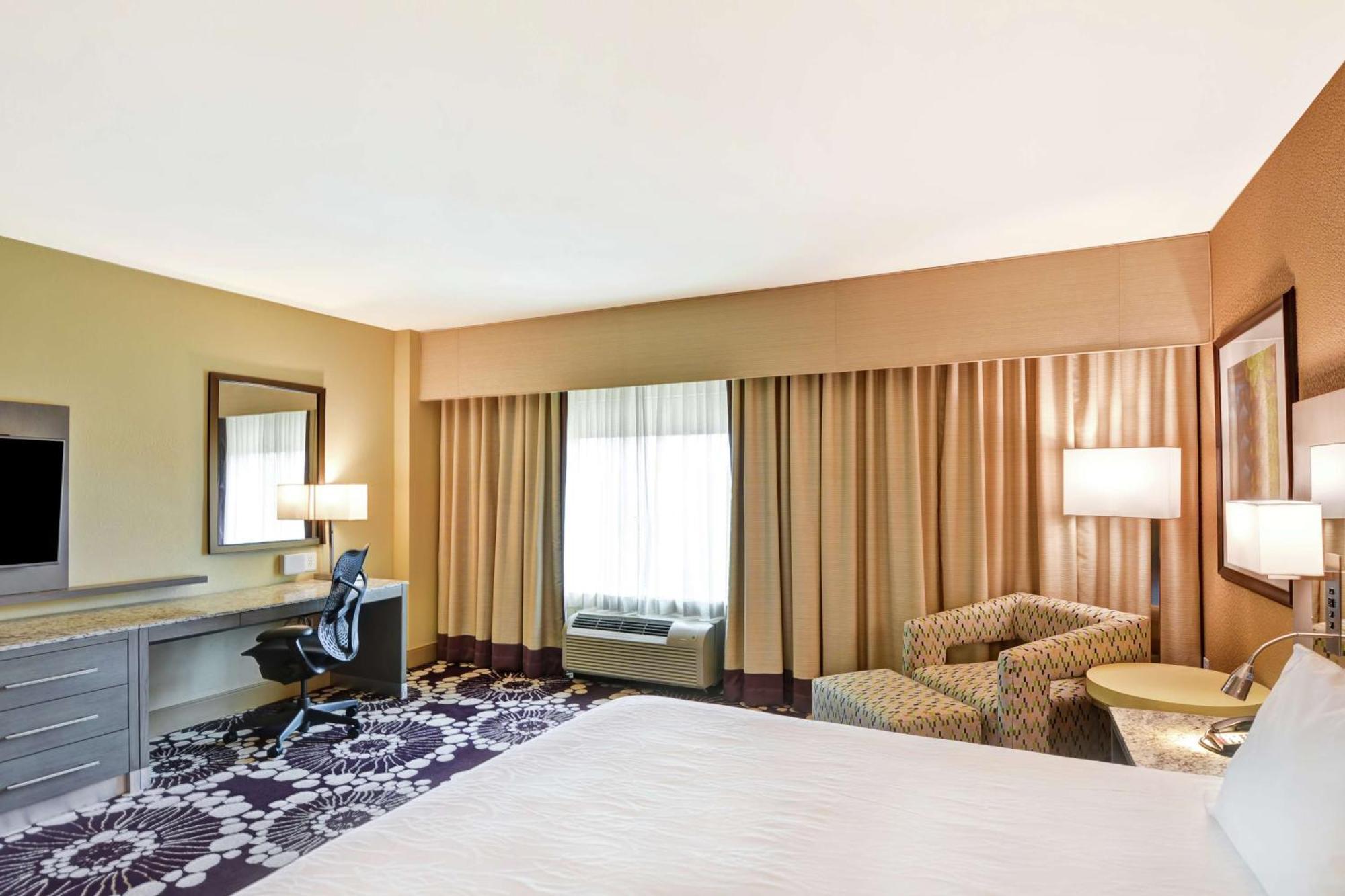 Hilton Garden Inn Raleigh/Crabtree Valley Esterno foto