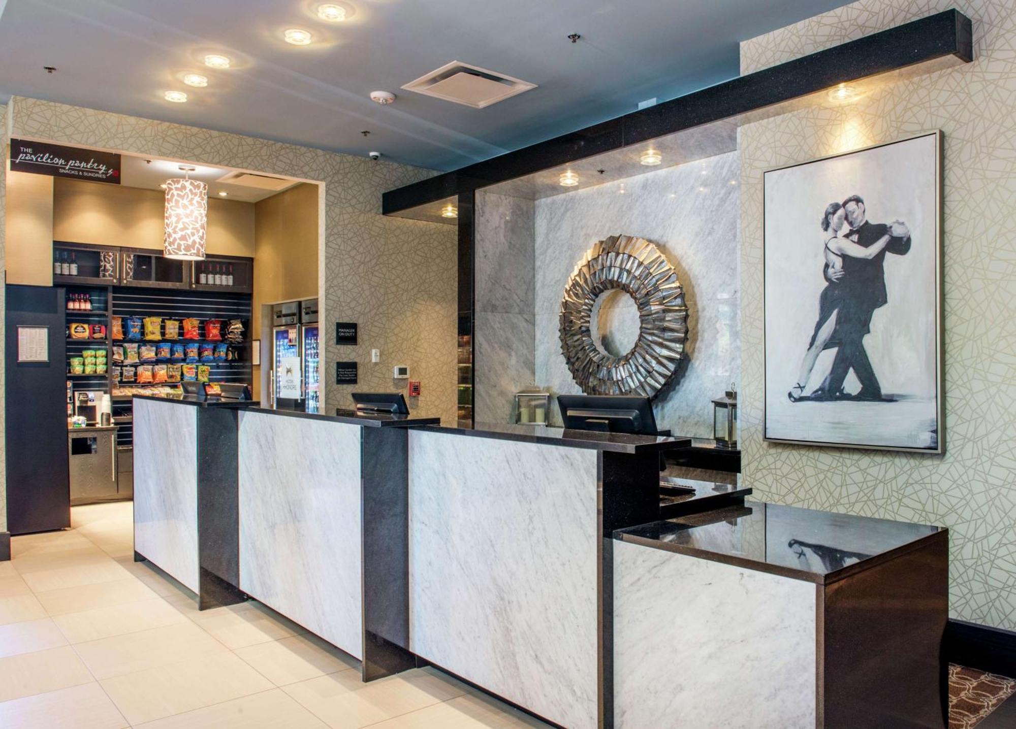 Hilton Garden Inn Raleigh/Crabtree Valley Esterno foto