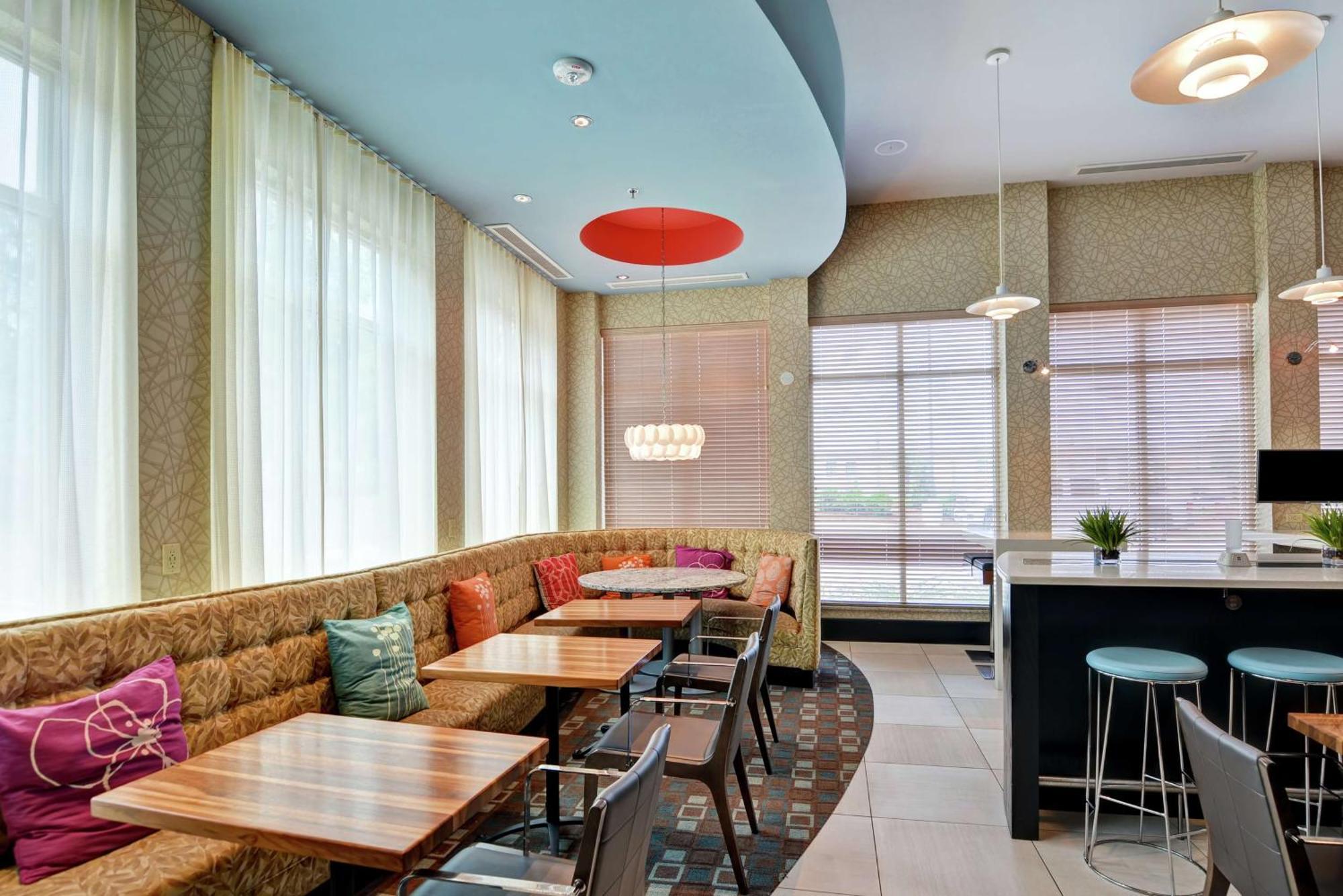 Hilton Garden Inn Raleigh/Crabtree Valley Esterno foto