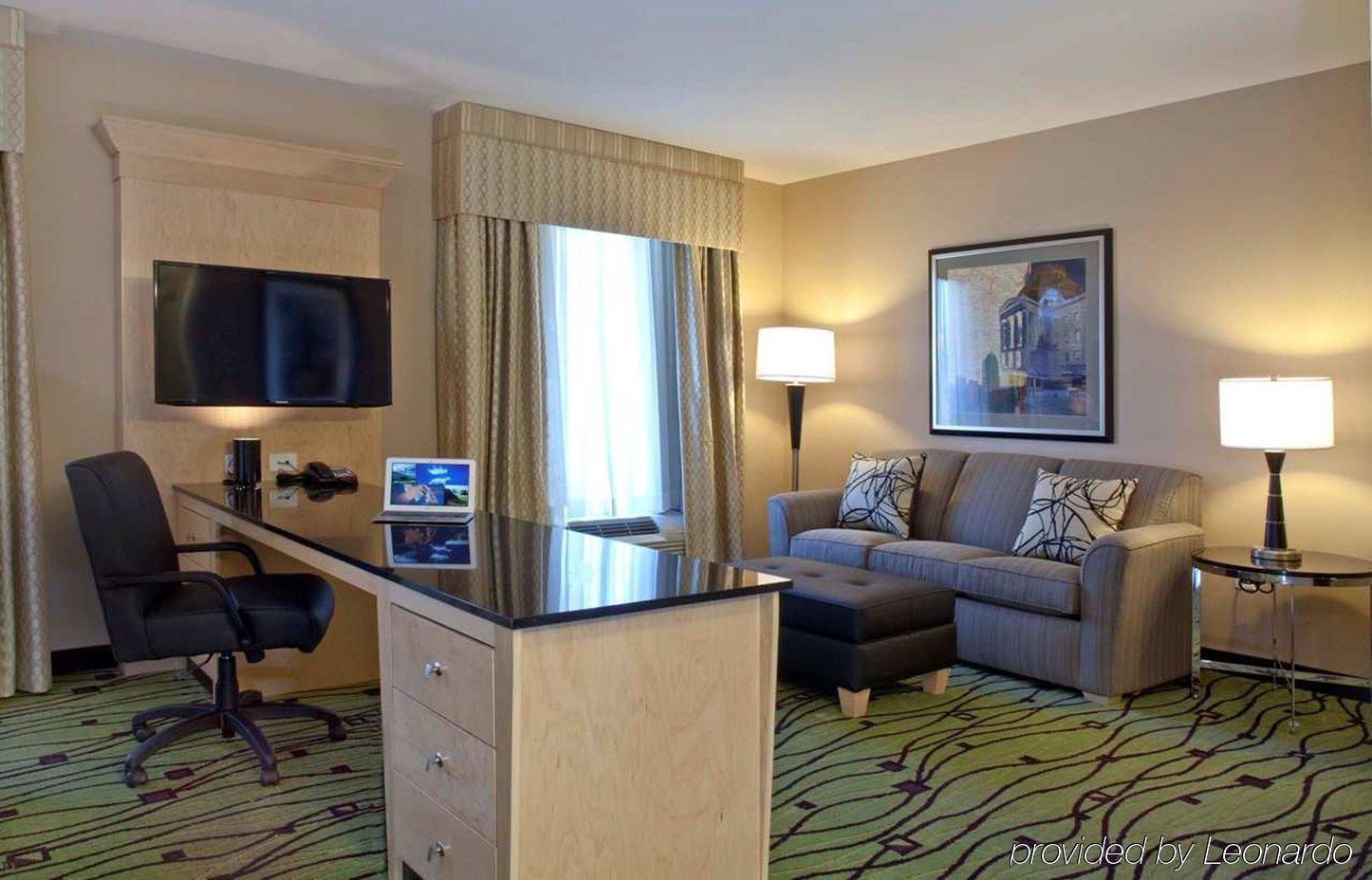 Hilton Garden Inn Raleigh/Crabtree Valley Esterno foto